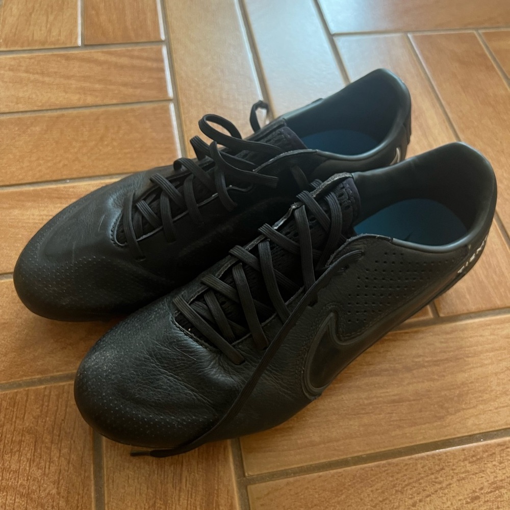 Men's Black Nike Tiempo Academy cleats